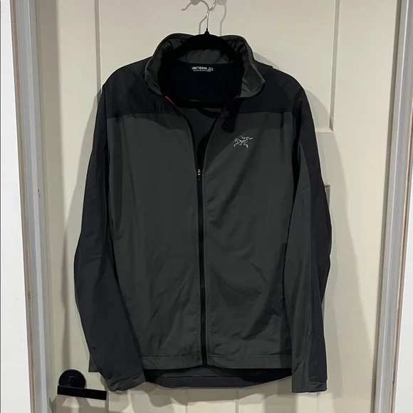 Arc'teryx Men's Black and Gray Windbreaker - Picture 1 of 1